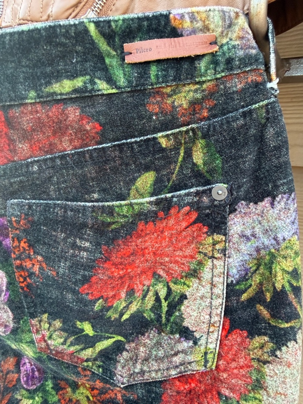 Anthropology, Pilero & Lette Press Black Floral Velvet Pants sz28